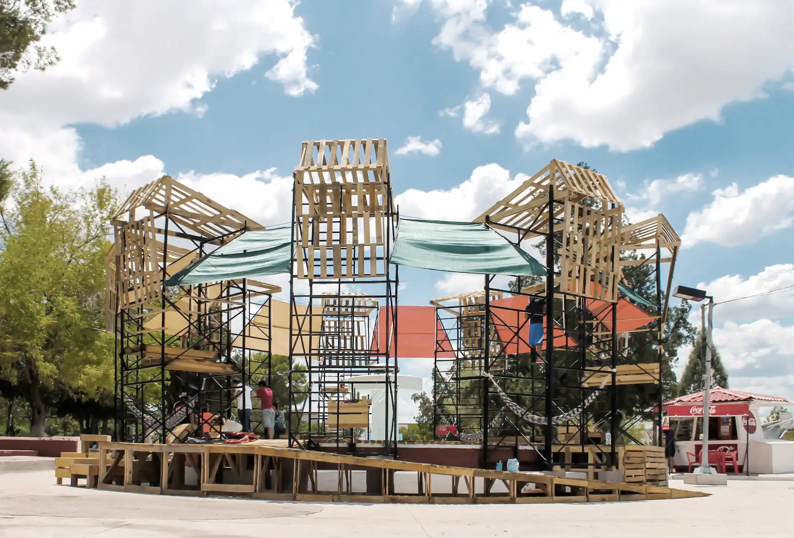 Intervención urbana Urban Spa, México, 2015. Vista general desde el acceso en rampa.