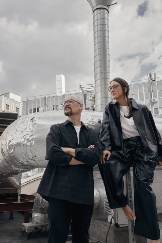 Retrato 2025 de Rocío Pina y Carmelo Rodriguez de Enorme Studio en el Museo Reina Sofía.